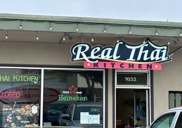 Real Thai Kitchen sign and entrance